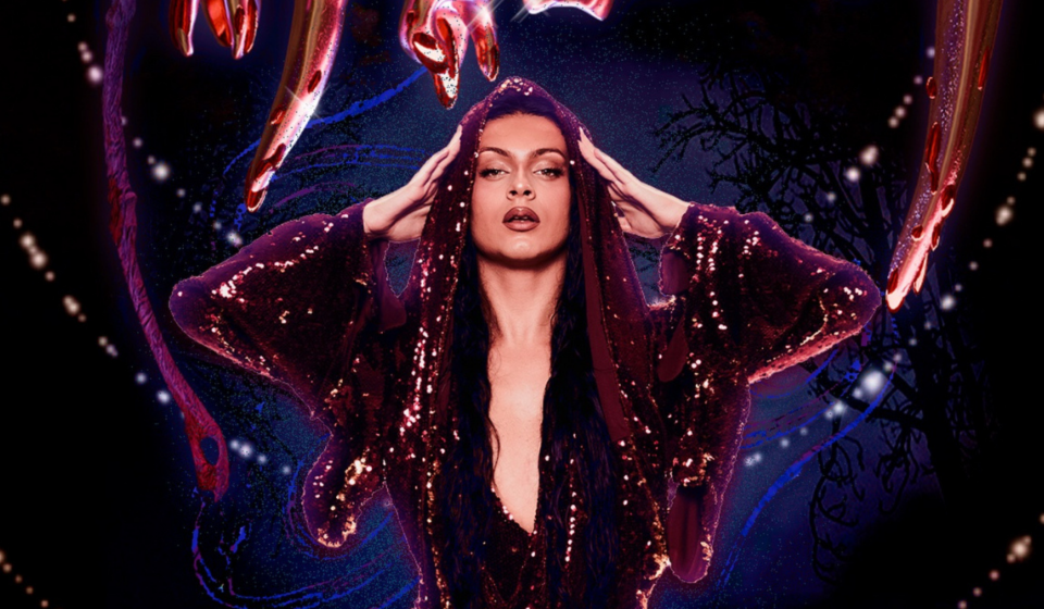 La cantante y drag queen ha elegido la capital para dar comienzo a una nueva era con una propuesta de lo más spooky y un primer disco a punto de caramelo